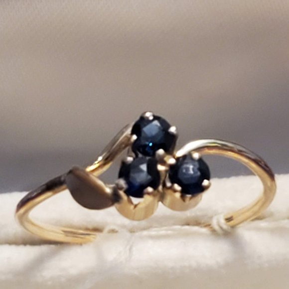 9K Gold Ring with gemstone - Picture 1 of 12